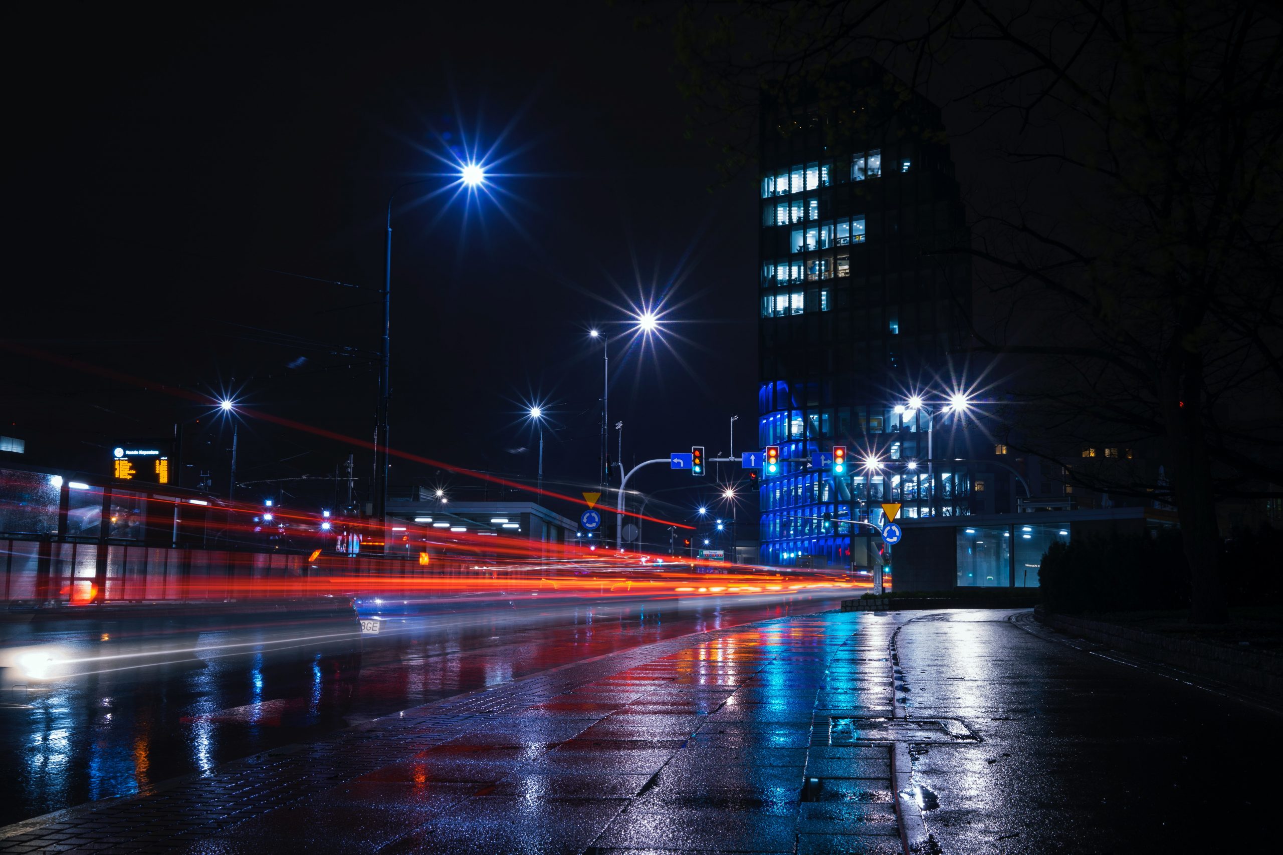 solar-powered street lights for rainy days